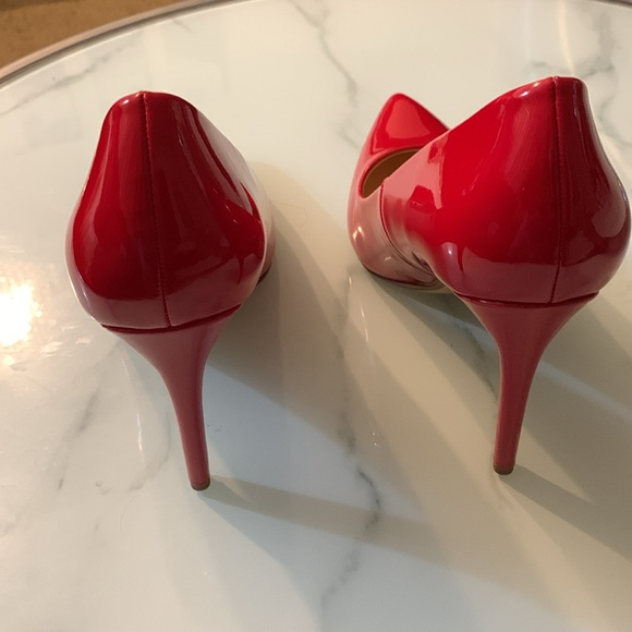 Women’s Y-not? Red scheme pumps. - Picture 4 of 13